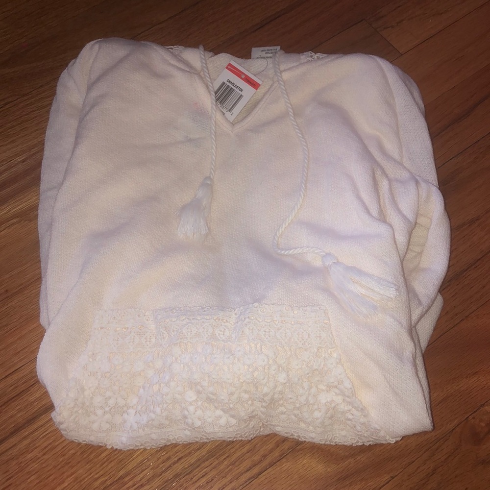 Cream colored sweater/sweatshirt